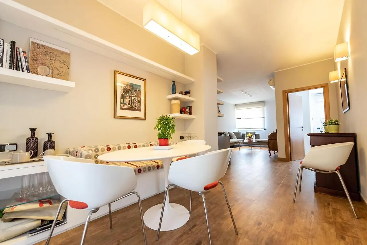 Luxury Sella Nel Cuore Di Bari 0*,  İtalya